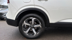 Nissan Qashqai 1.3 DiG-T MH N-Connecta 5dr Petrol Hatchback